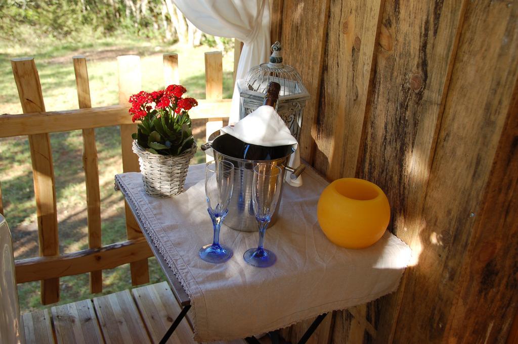Bed and Breakfast Le Lion D'Or en PERIGORD Mauzac-et-Grand-Castang Exterior foto